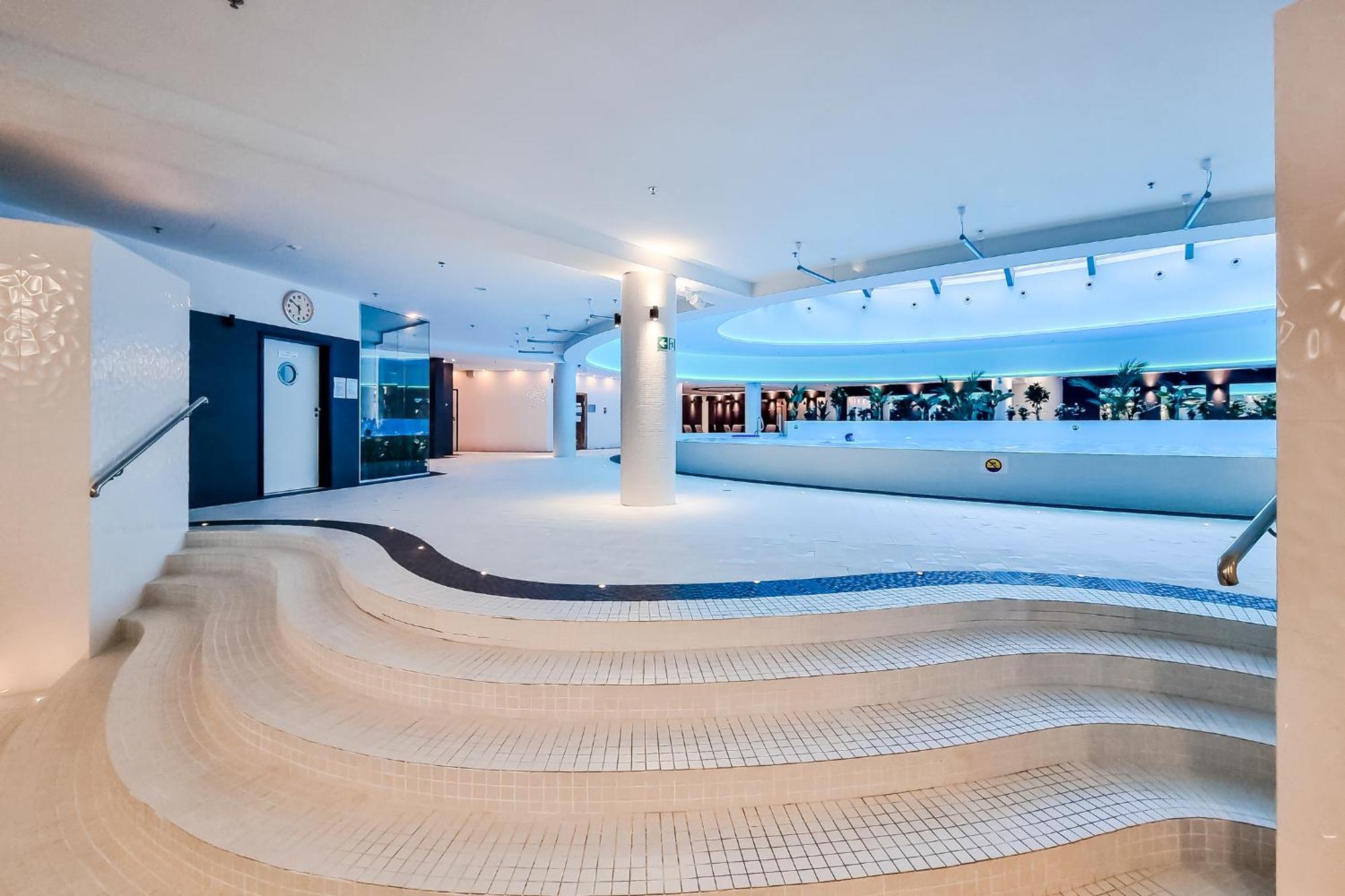 Hanza Tower No. 530 - 5th Floor, Balcony, Swimming Pool Apartment Szczecin